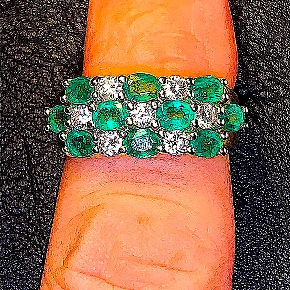 14 kt Colombian Emerald & Diamond Ring - Picture 8 of 10